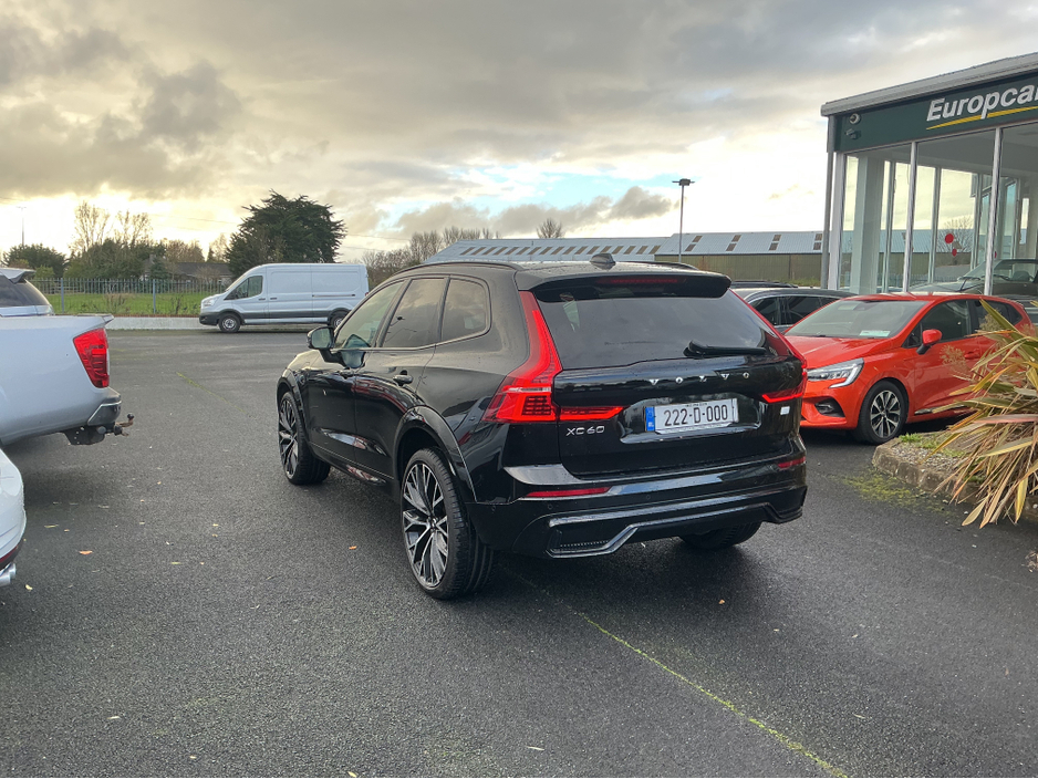 2022 Volvo XC60 - image 7