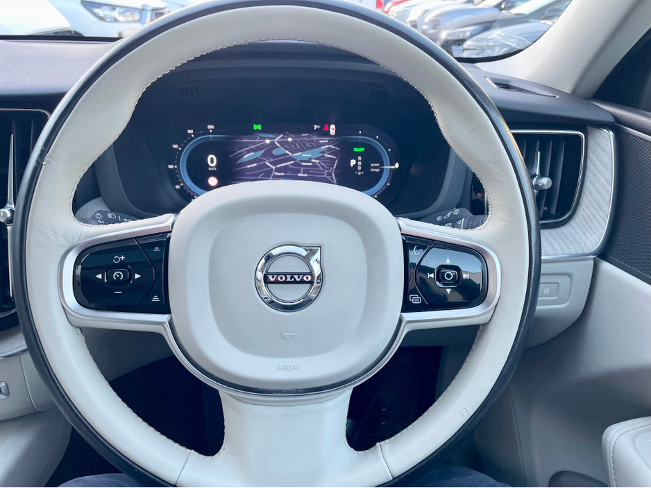 2023 Volvo XC60 - image 12