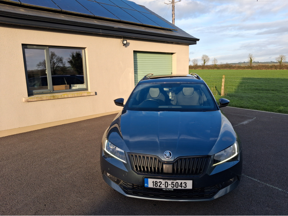 2018 Skoda Superb - image 5