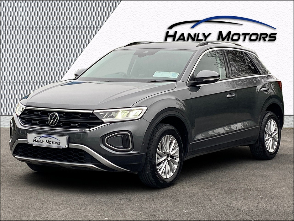 2024 Volkswagen T-Roc - image 3