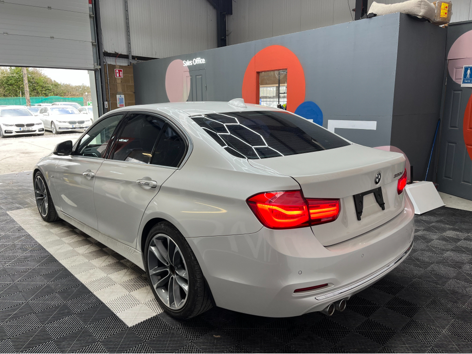 2017 BMW 3 Series - image 4