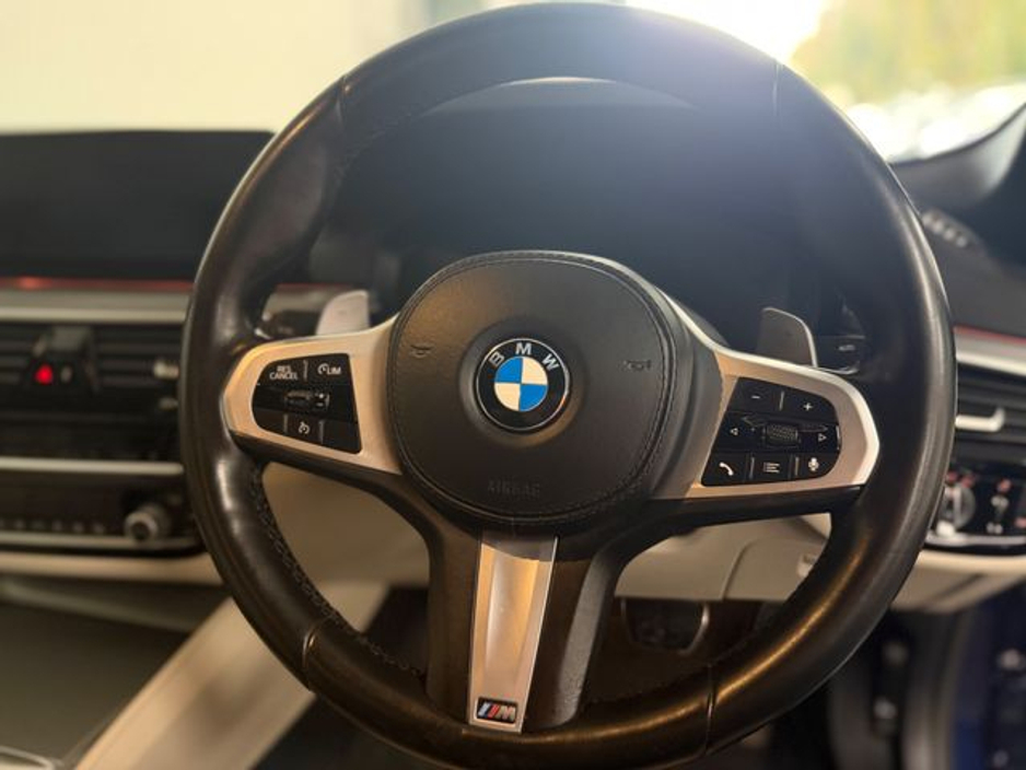 2020 BMW 5 Series - image 11