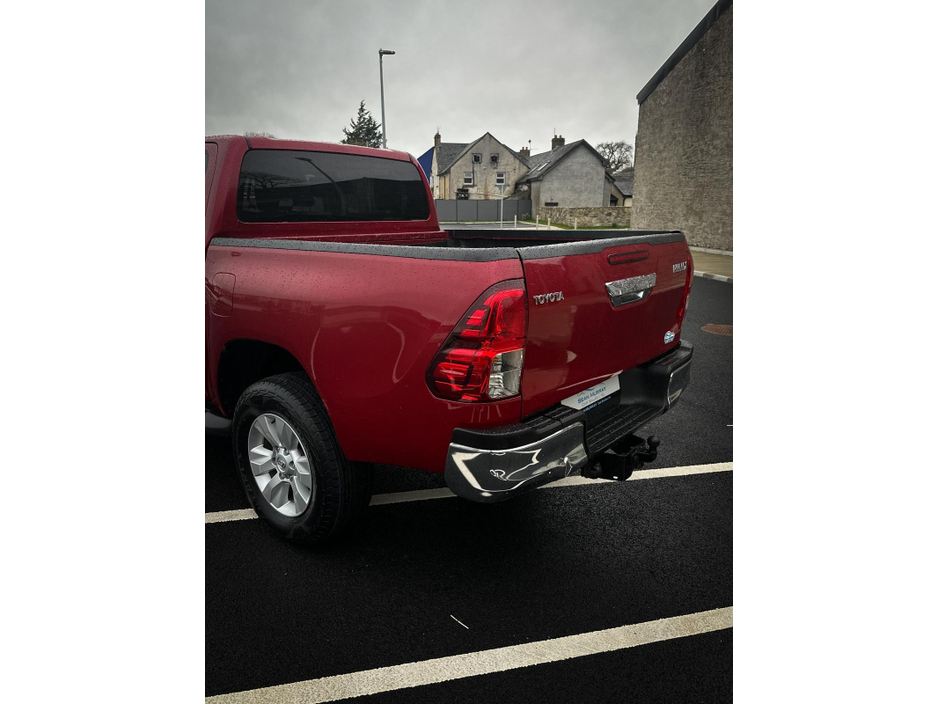 2017 Toyota Hilux - image 7