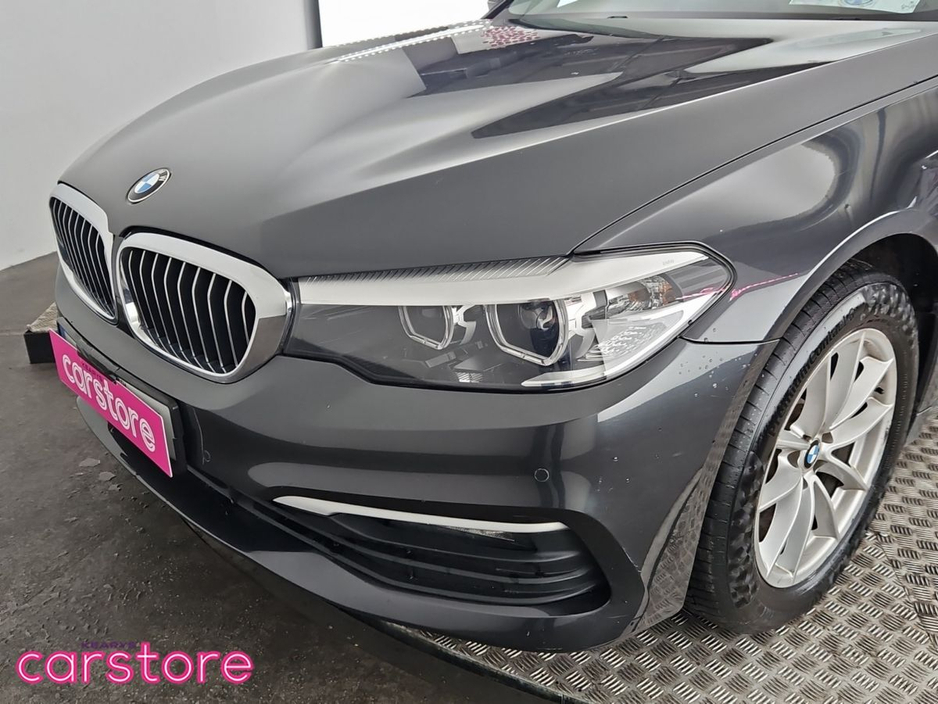 2020 BMW 5 Series - image 17