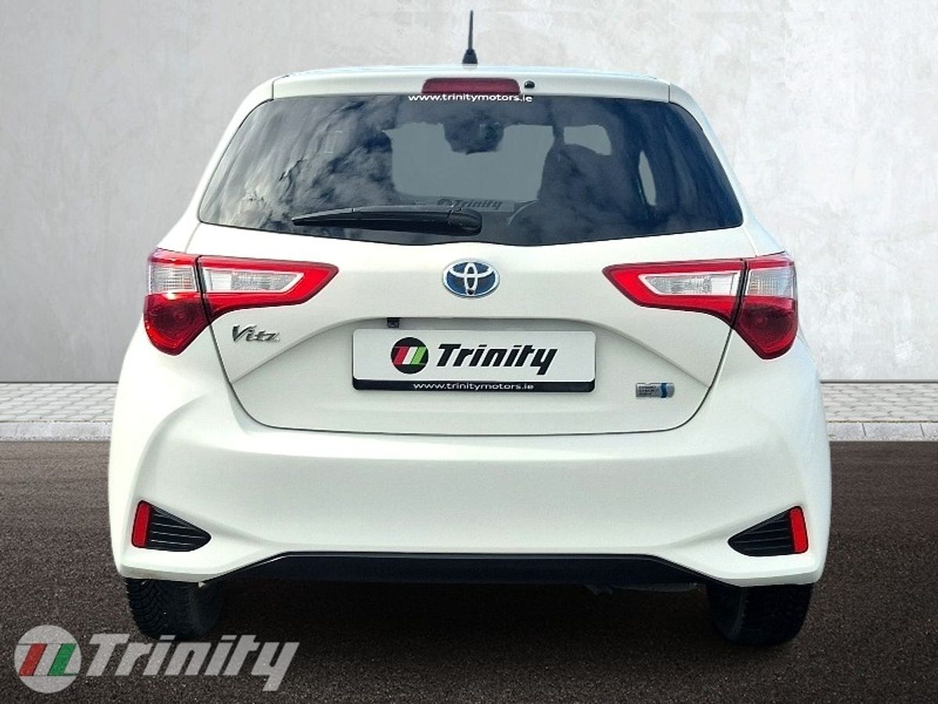 2017 Toyota Vitz - image 19