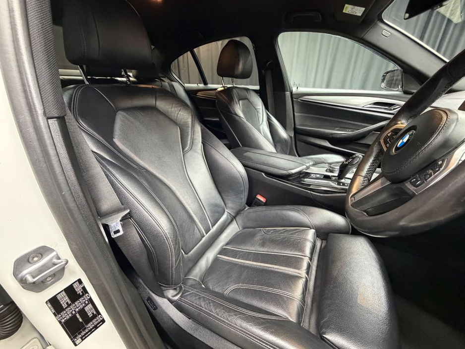2019 BMW 5 Series - image 22