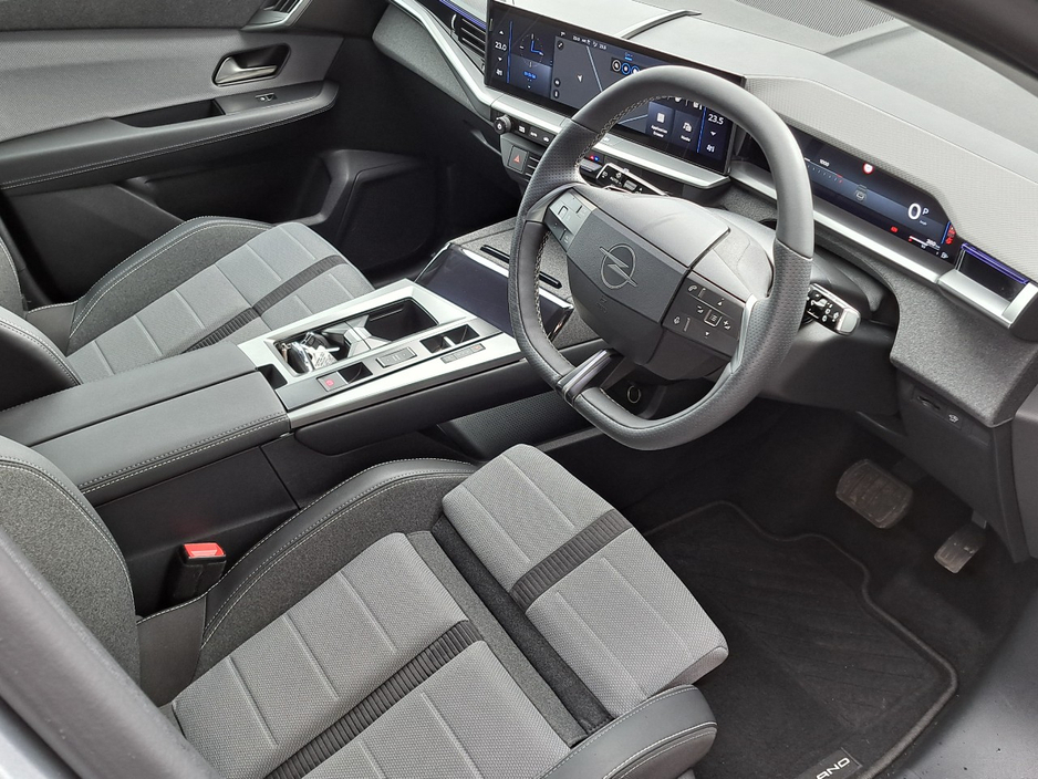 2025 Opel Grandland - image 13