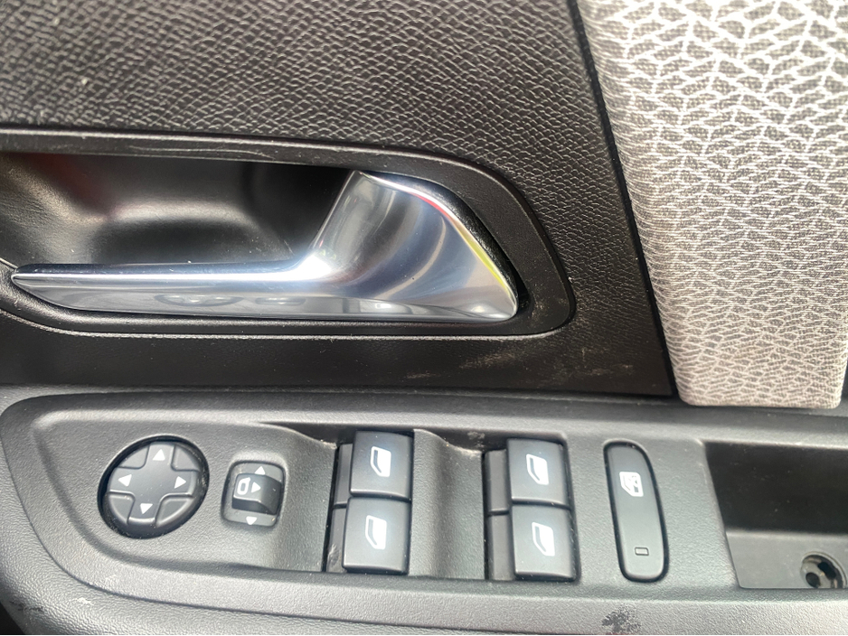 2022 Citroen C4 - image 10