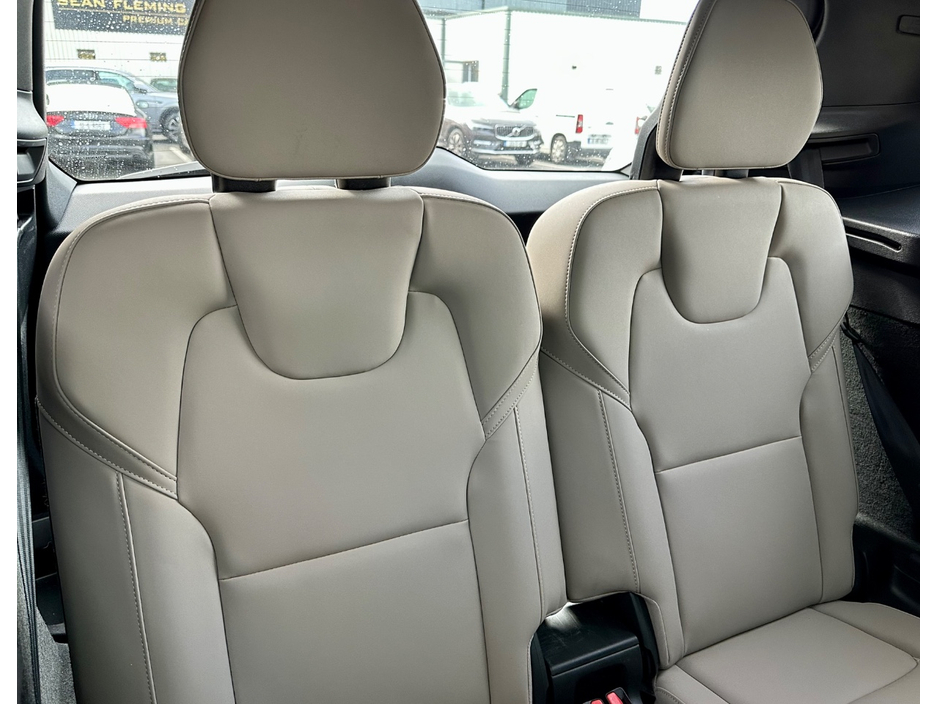 2025 Volvo XC90 - image 11