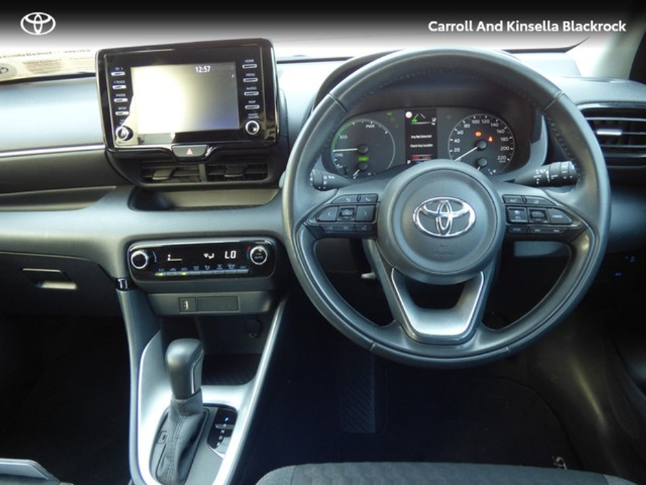 2022 Toyota Yaris - image 9