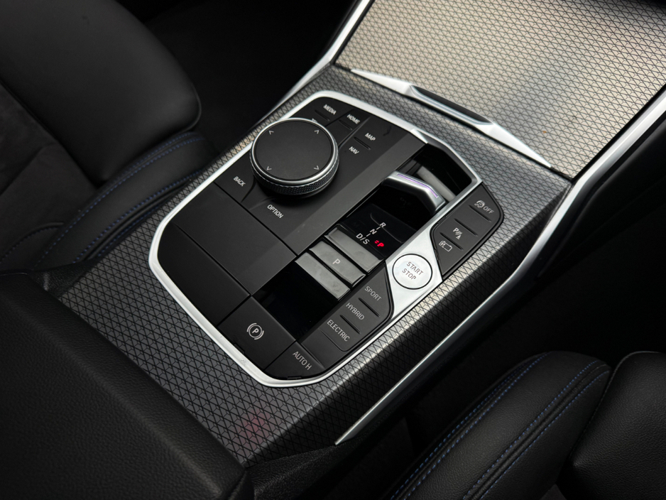 2023 BMW 3 Series - image 16
