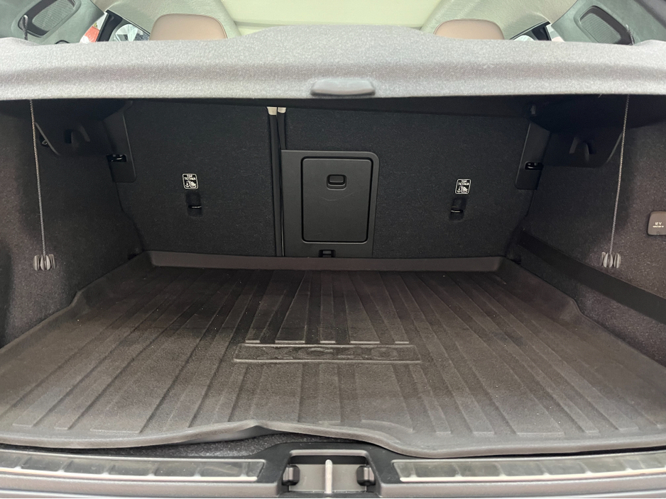 2020 Volvo XC40 - image 7