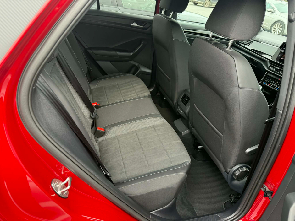 2024 Volkswagen T-Roc - image 12