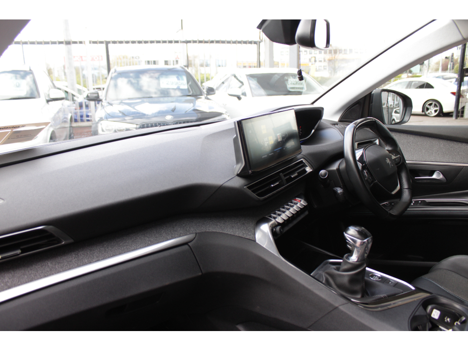 2022 Peugeot 5008 - image 24