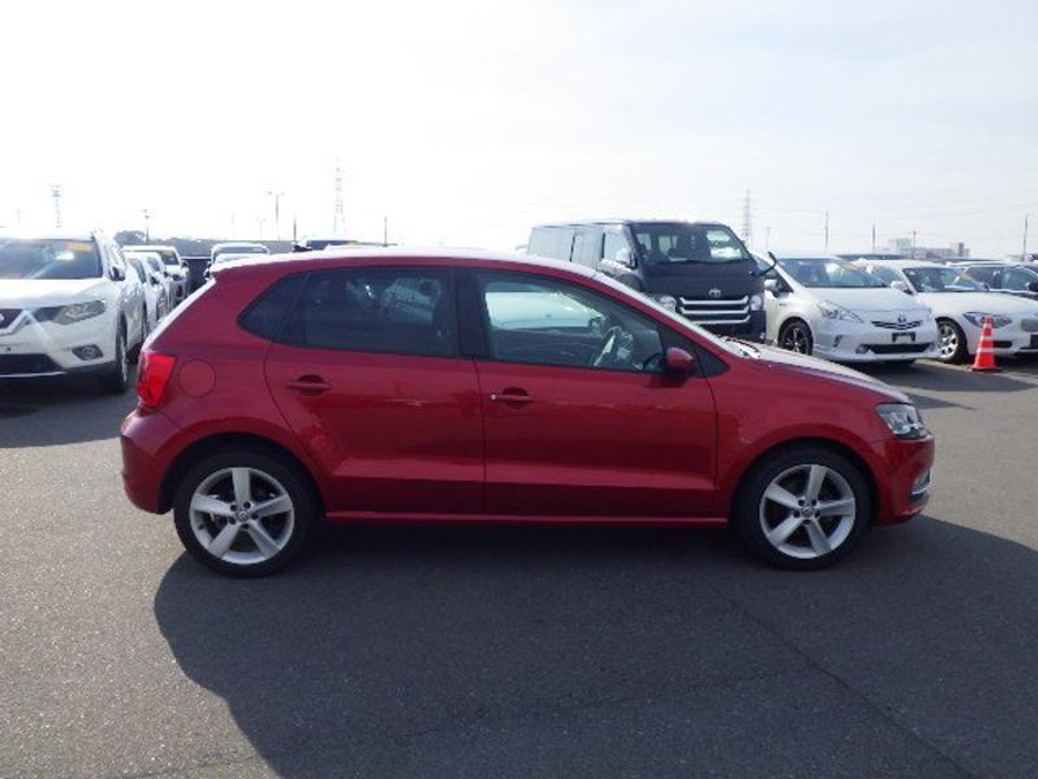 2016 Volkswagen Polo - image 3