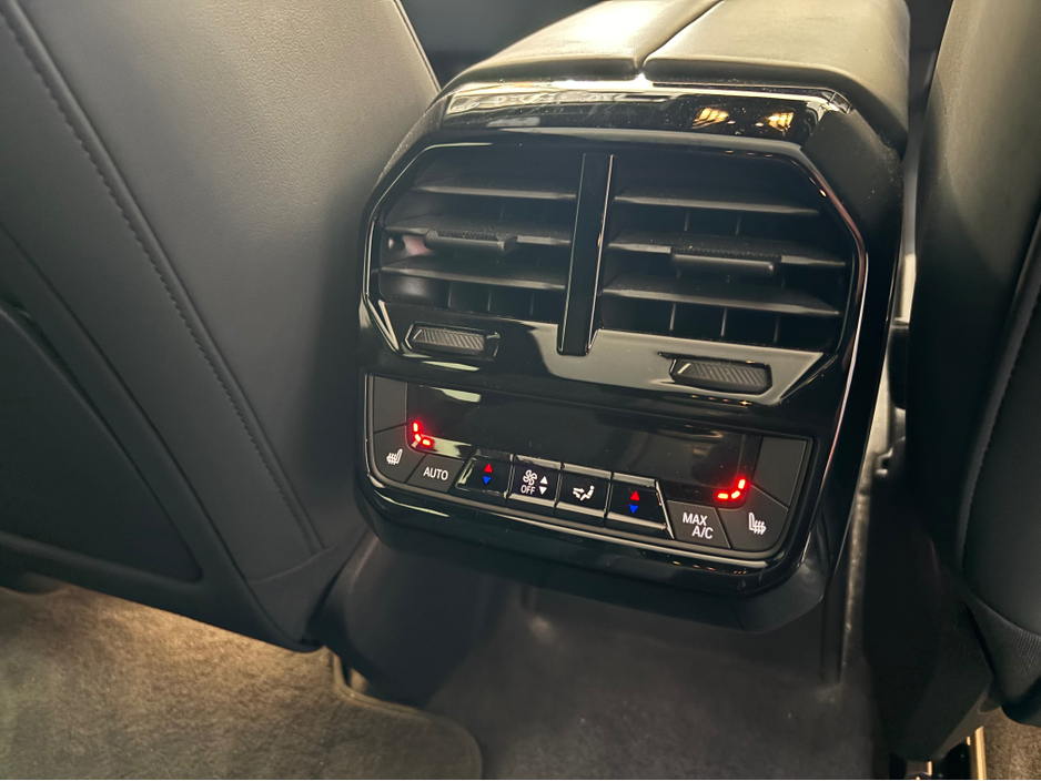 2022 BMW iX - image 15