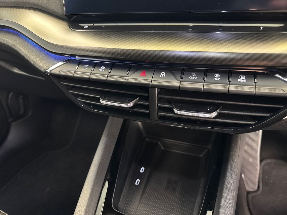 2022 Skoda Octavia - image 17