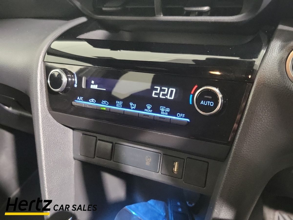 2023 Toyota Yaris Cross - image 21