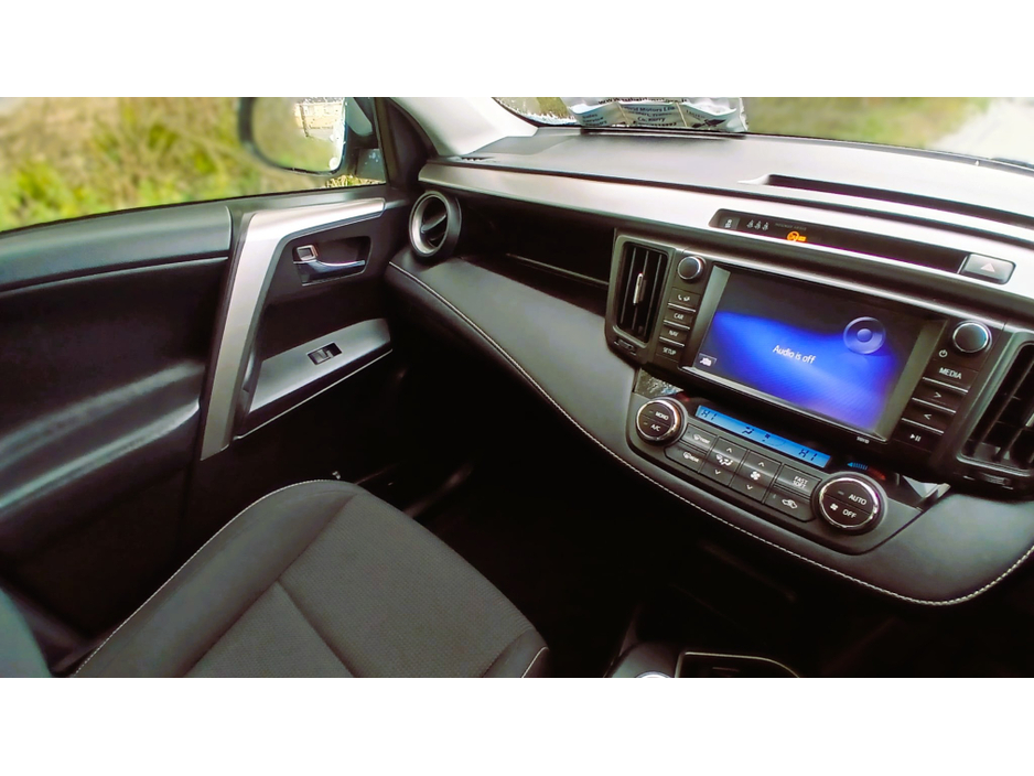 2018 Toyota Rav4 - image 11