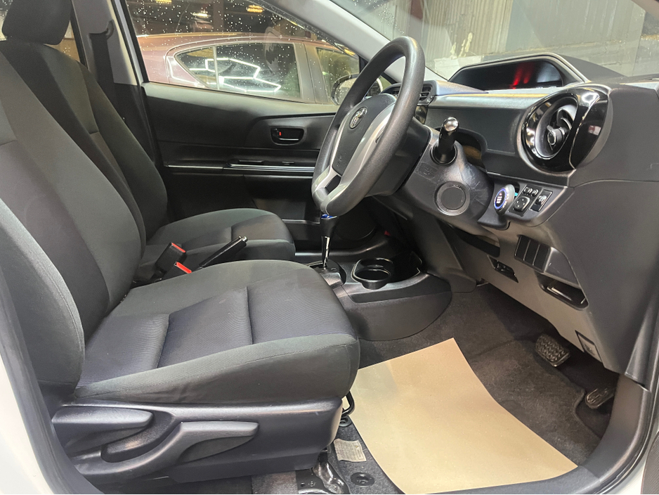 2016 Toyota Aqua - image 8