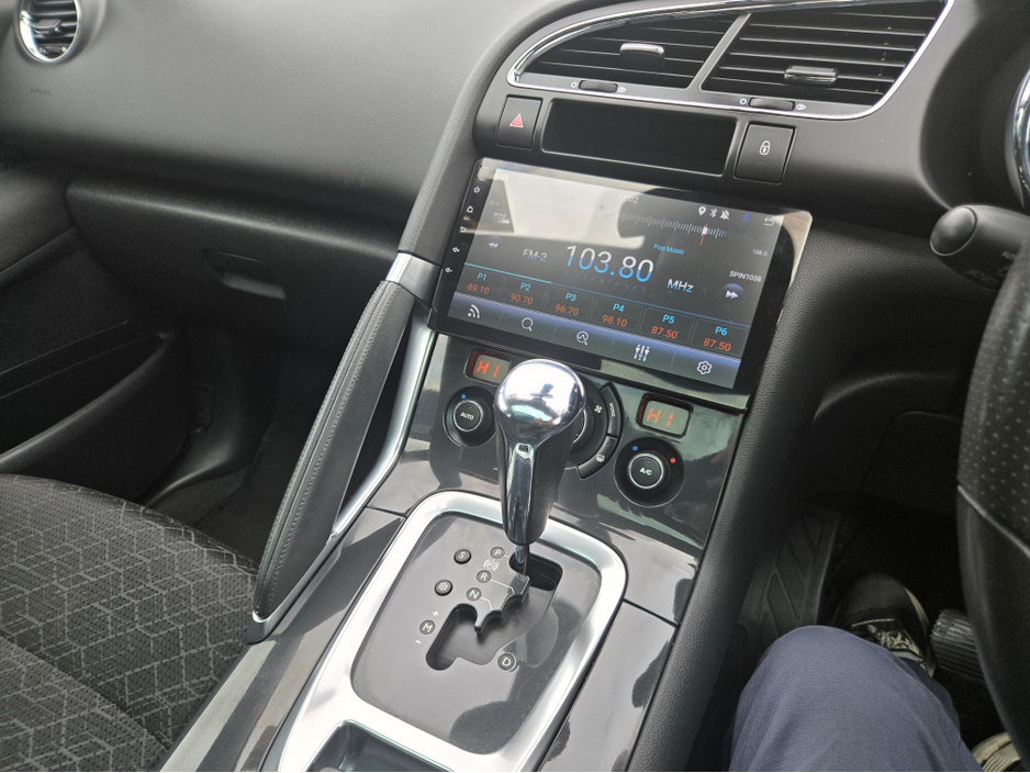 2016 Peugeot 3008 - image 3