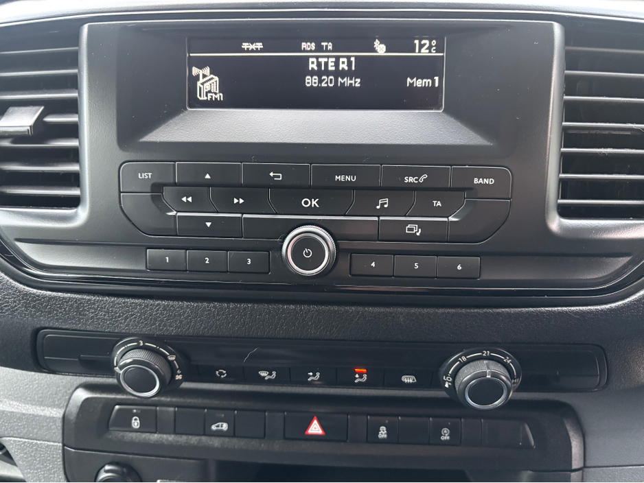 2020 Opel Vivaro - image 8