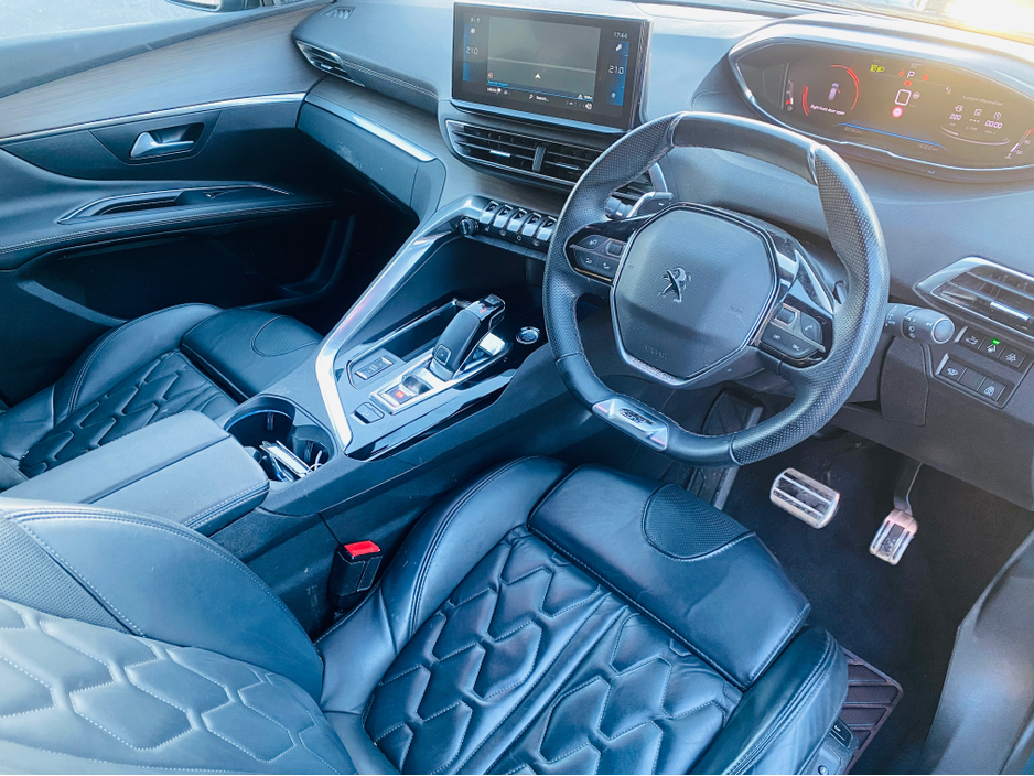 2022 Peugeot 3008 - image 11