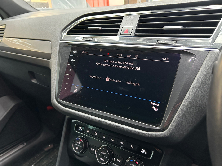 2017 Volkswagen Tiguan - image 8