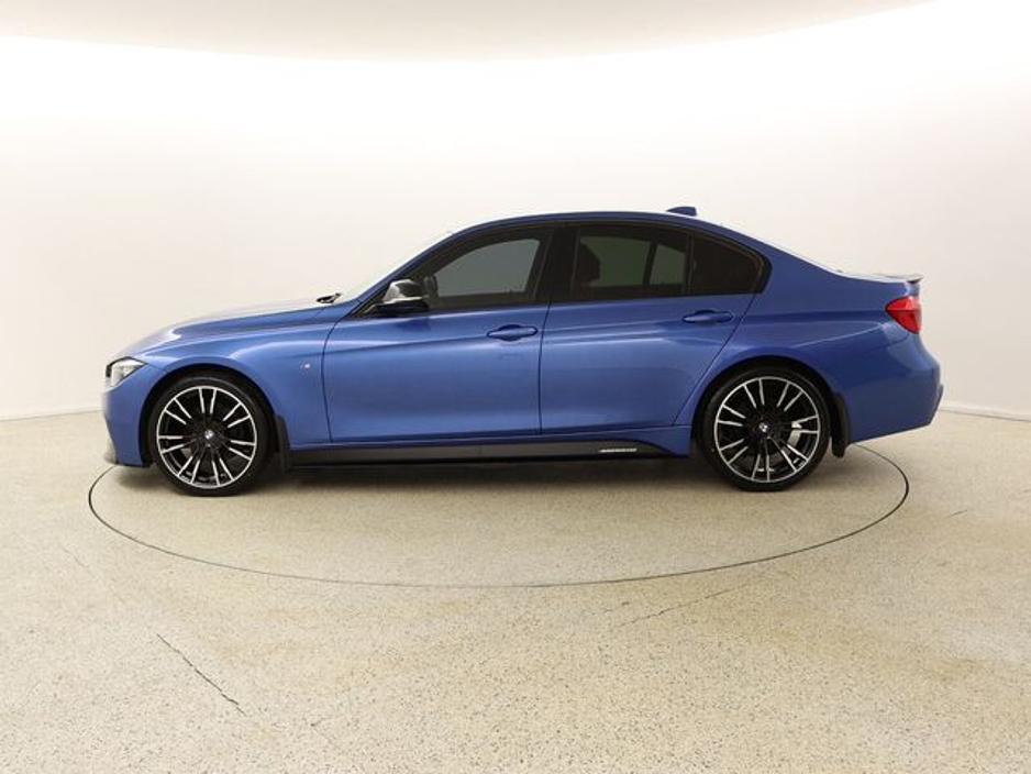 2015 BMW 3 Series - image 4