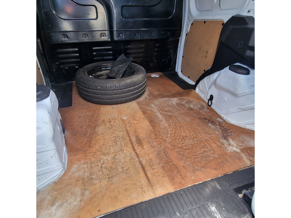 2019 Ford Courier - image 5