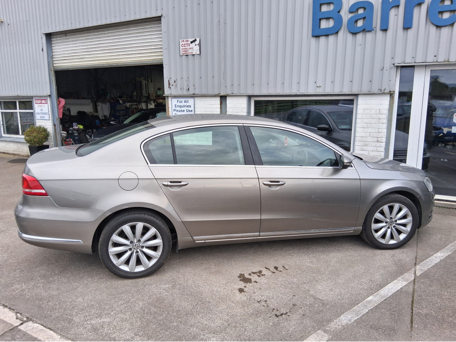 2013 Volkswagen Passat - image 10