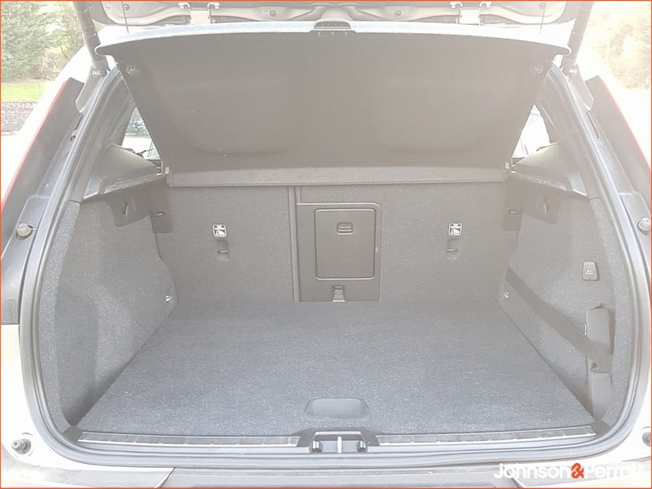 2020 Volvo XC40 - image 14