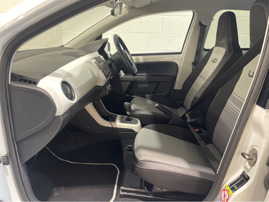 2014 Volkswagen up! - image 11
