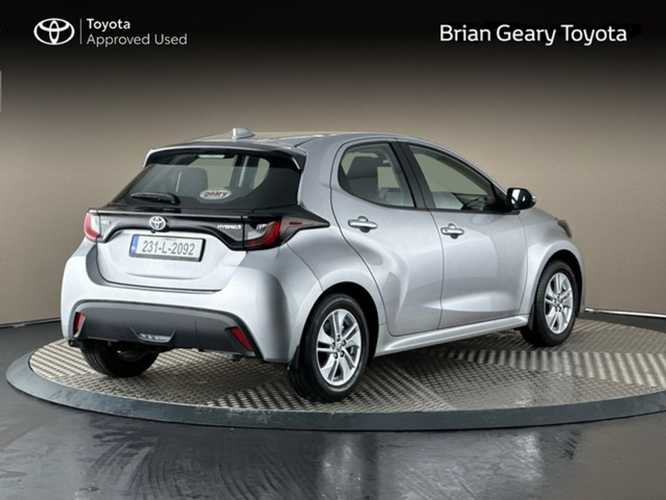 2023 Toyota Yaris HYBRID LUNA €23,950