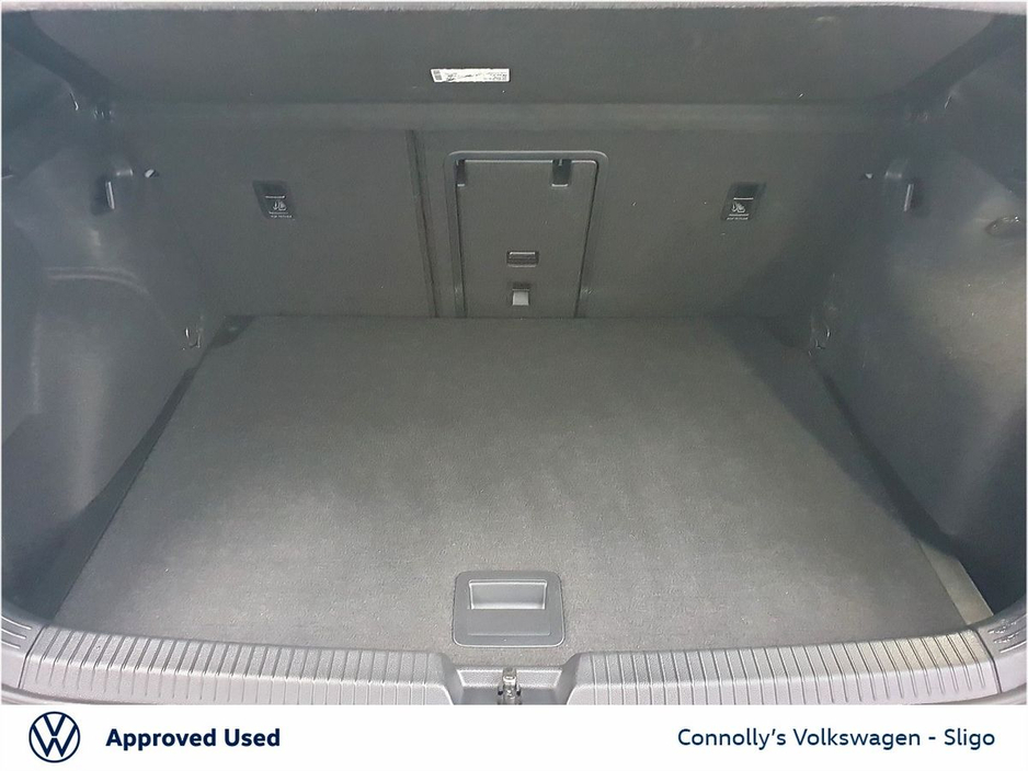 2022 Volkswagen Golf - image 10