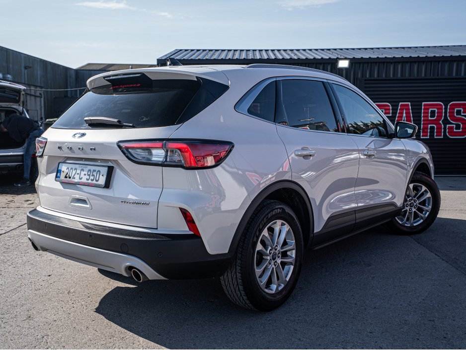 2020 Ford Kuga - image 2