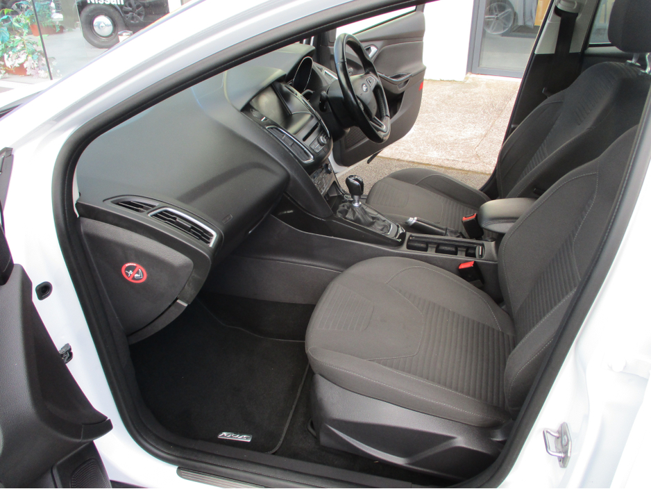 2015 Ford Focus - image 13