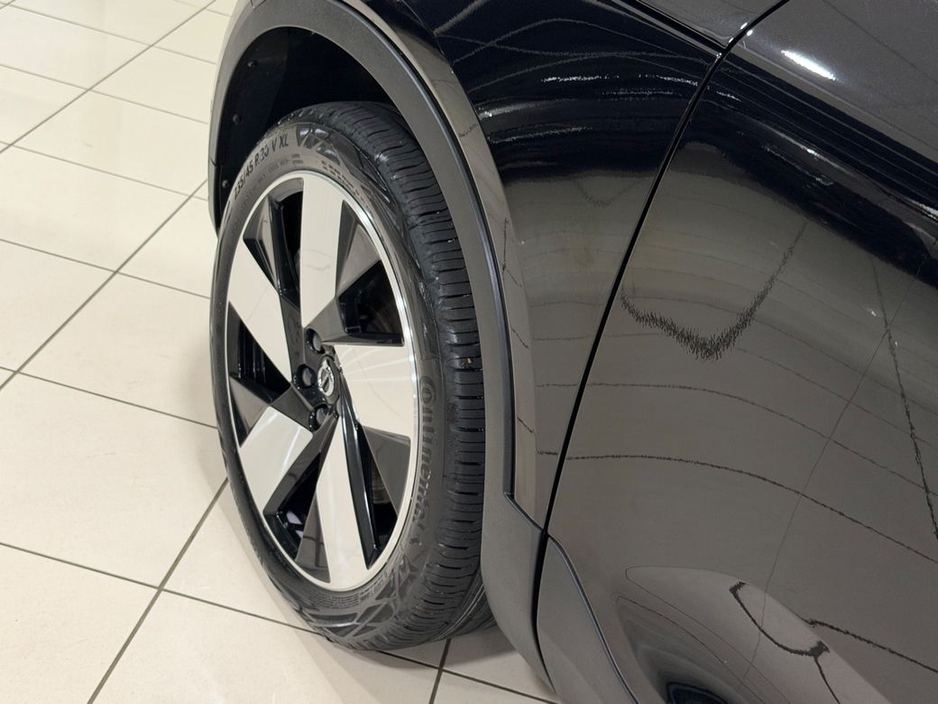 2023 Volvo XC40 - image 11