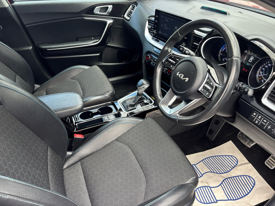 2023 Kia XCeed - image 6