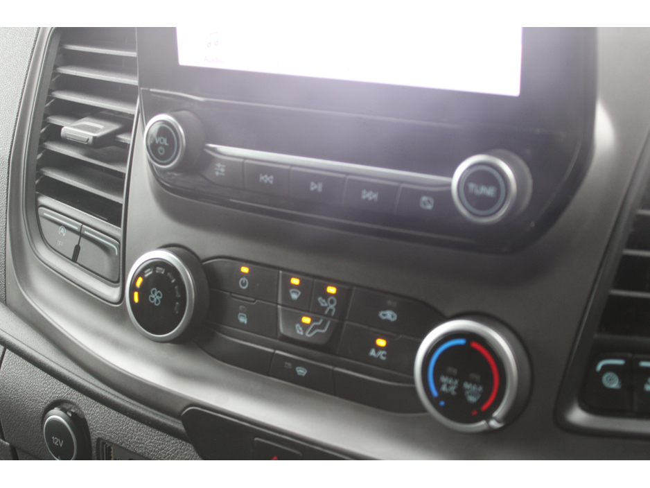 2021 Ford Transit Custom - image 8