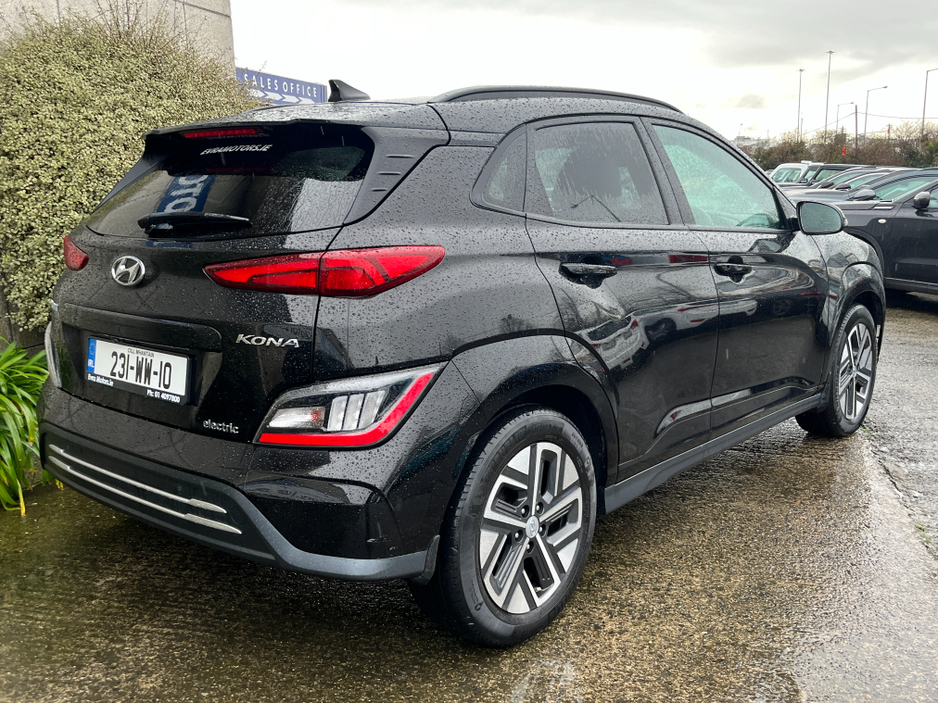 2023 Hyundai Kona KAUAI PREMIUM 64KWH EV //FULL LEATHER//HEATED SEATS AND STEERING WHEEL//REVERSE CAMERA//SAT NAV//KRELL SOUND SYSTEM// €23,950