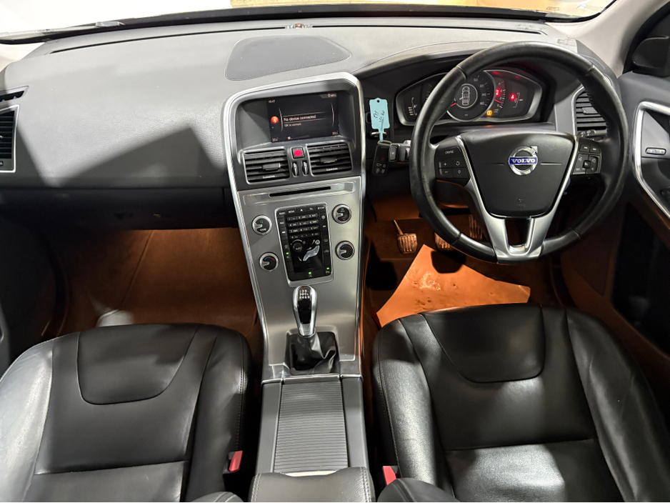 2017 Volvo XC60 SE NAV D4 2.0 TD B4 R-DESIGN MHEV 197BHP €15,950