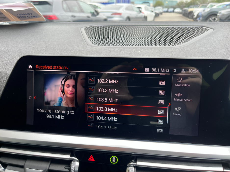 2021 BMW 3 Series - image 23