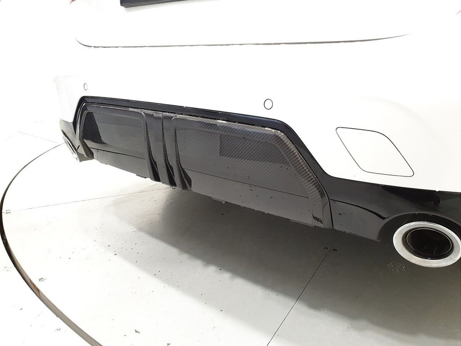 2023 BMW 3 Series - image 27