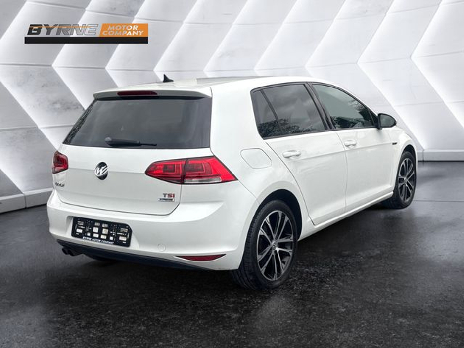 2015 Volkswagen Golf - image 5