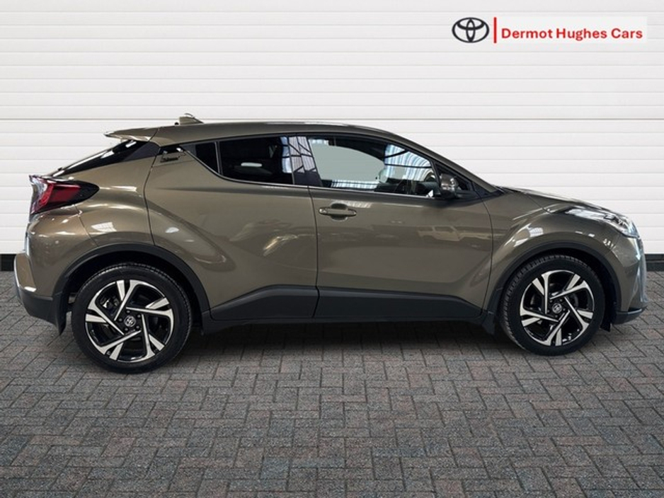2022 Toyota C-HR - image 3