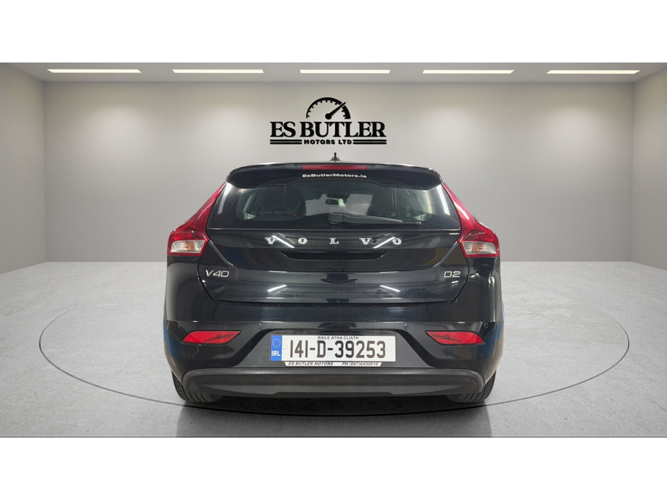 2014 Volvo V40 - image 4