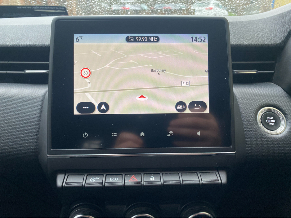 2020 Renault Clio - image 9