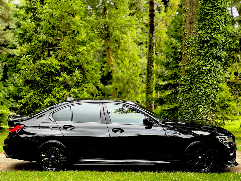 2022 BMW 3 Series - image 11