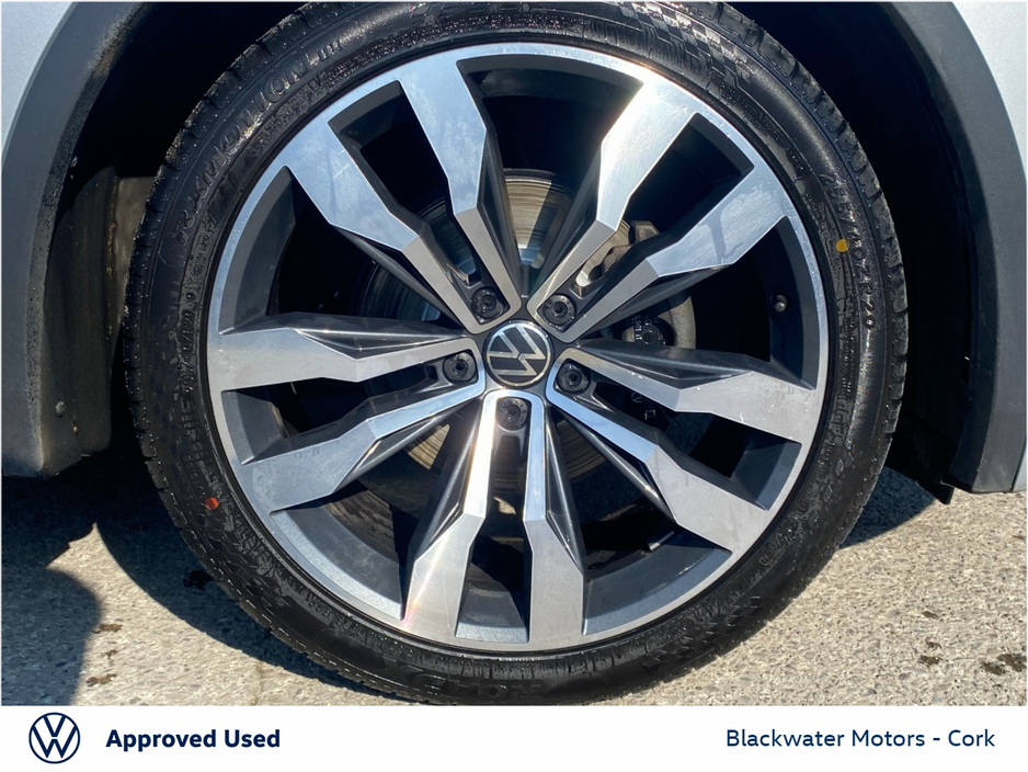 2022 Volkswagen Tiguan - image 9